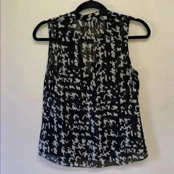 GUESS Women’s Sleeveless Blouse - Picture 6 of 6